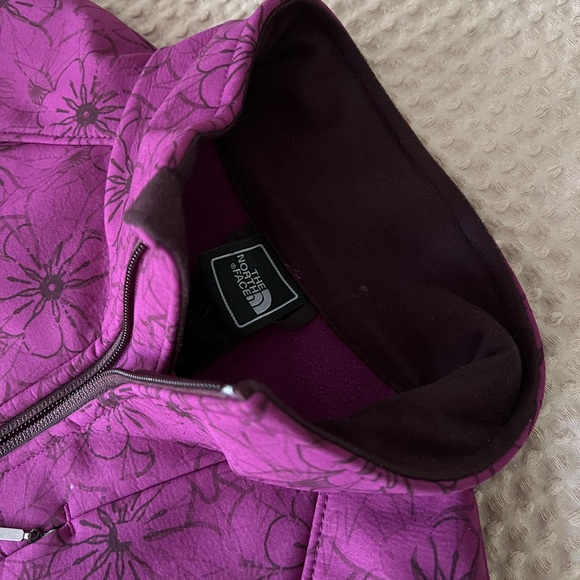 Women’s North Face Jacket - Picture 3 of 5